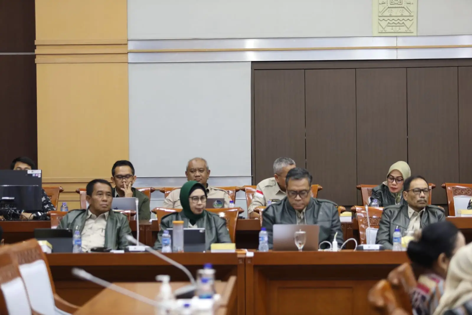 Kepala BNPB Letnan Jenderal TNI Suharyanto, S.Sos., M.M., menghadiri rapat kerja bersama Komisi VIII DPR RI, Selasa (4/6) di ruang rapat Komisi VIII Gedung Nusantara I, Komplek DPR, Jakarta. Pada agenda tersebut, Kepala BNPB didampingi oleh Sekretaris Utama Rustian dan para pejabat eselon I dan II BNPB.   